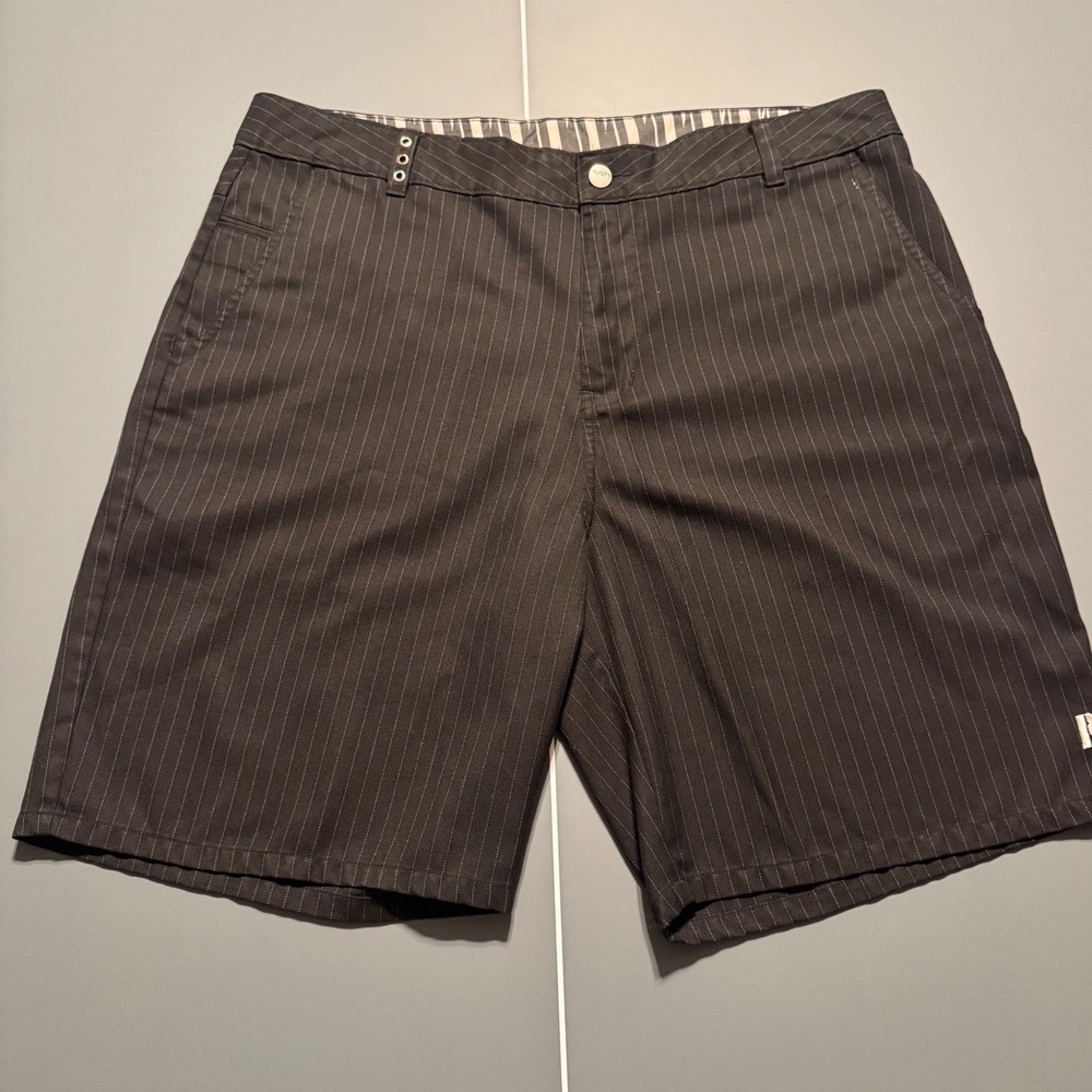 Rusty Mens Black Pinstripe Walk Shorts Embroidered Logo Size 38 Surf Skate Y2k
